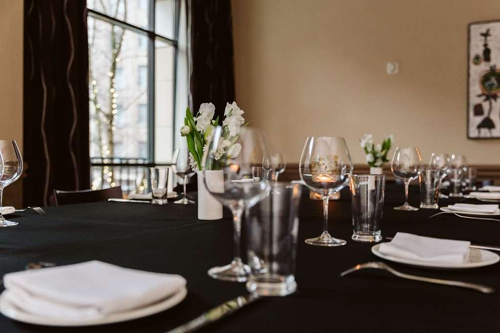 Dossier Hotel Portland Restoran gambar